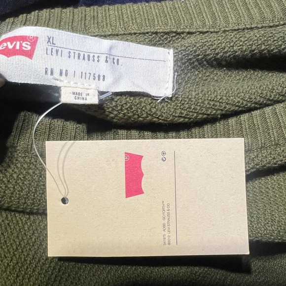Levi's Men's Pullover Crewneck Sweater  In Olive Size XL - Picture 9 of 9